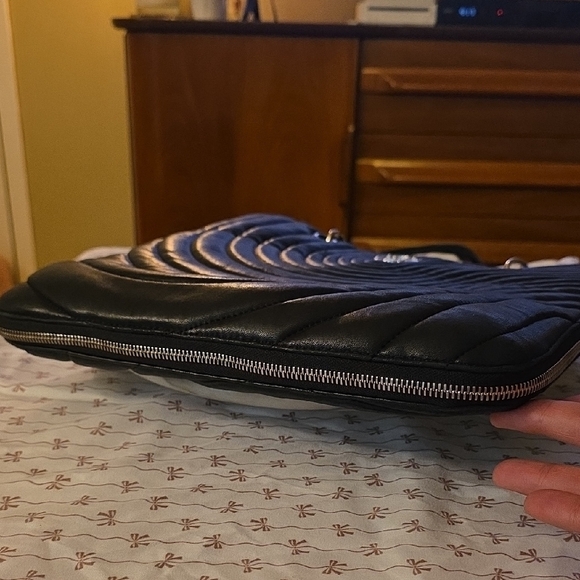 Henri Bendel 🖤🎀 No7 Black Quilted Leather Bag With Silver Hardware! - Picture 17 of 17